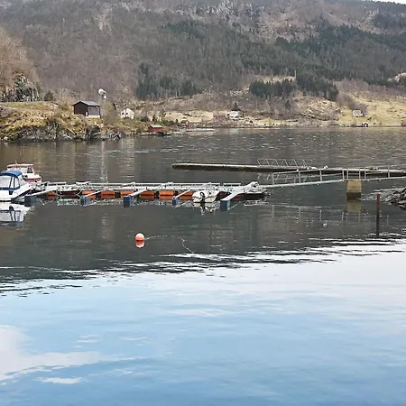 6 Person In Leirvik I Sogn-by Traum