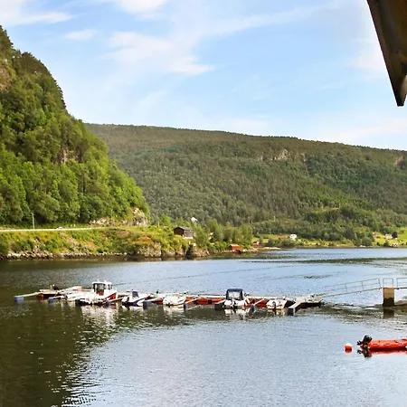 6 Person In Leirvik I Sogn-by Traum *