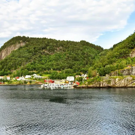 6 Person In Leirvik I Sogn-by Traum