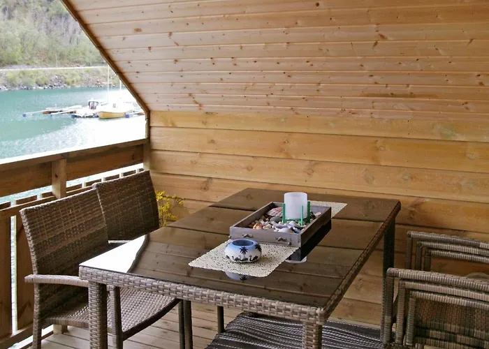 6 Person In Leirvik I Sogn-by Traum *