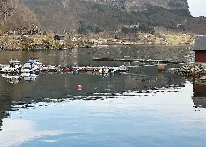 6 Person In Leirvik I Sogn-by Traum *